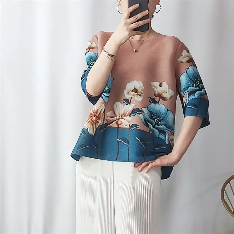 

T shirt female 2022 spring and summer pleated loose and thin blue temperament flower pullover short sleeve round neck T-shirt