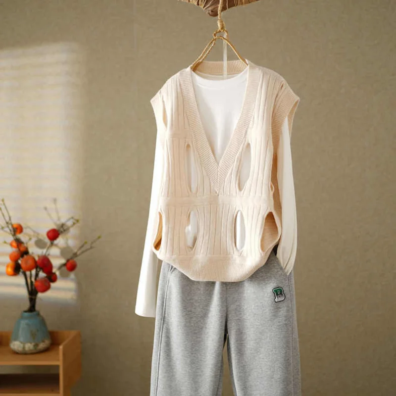 

2022 fall fashion new personality ripped V-neck knit vest women's sleeveless sweater vest folded top