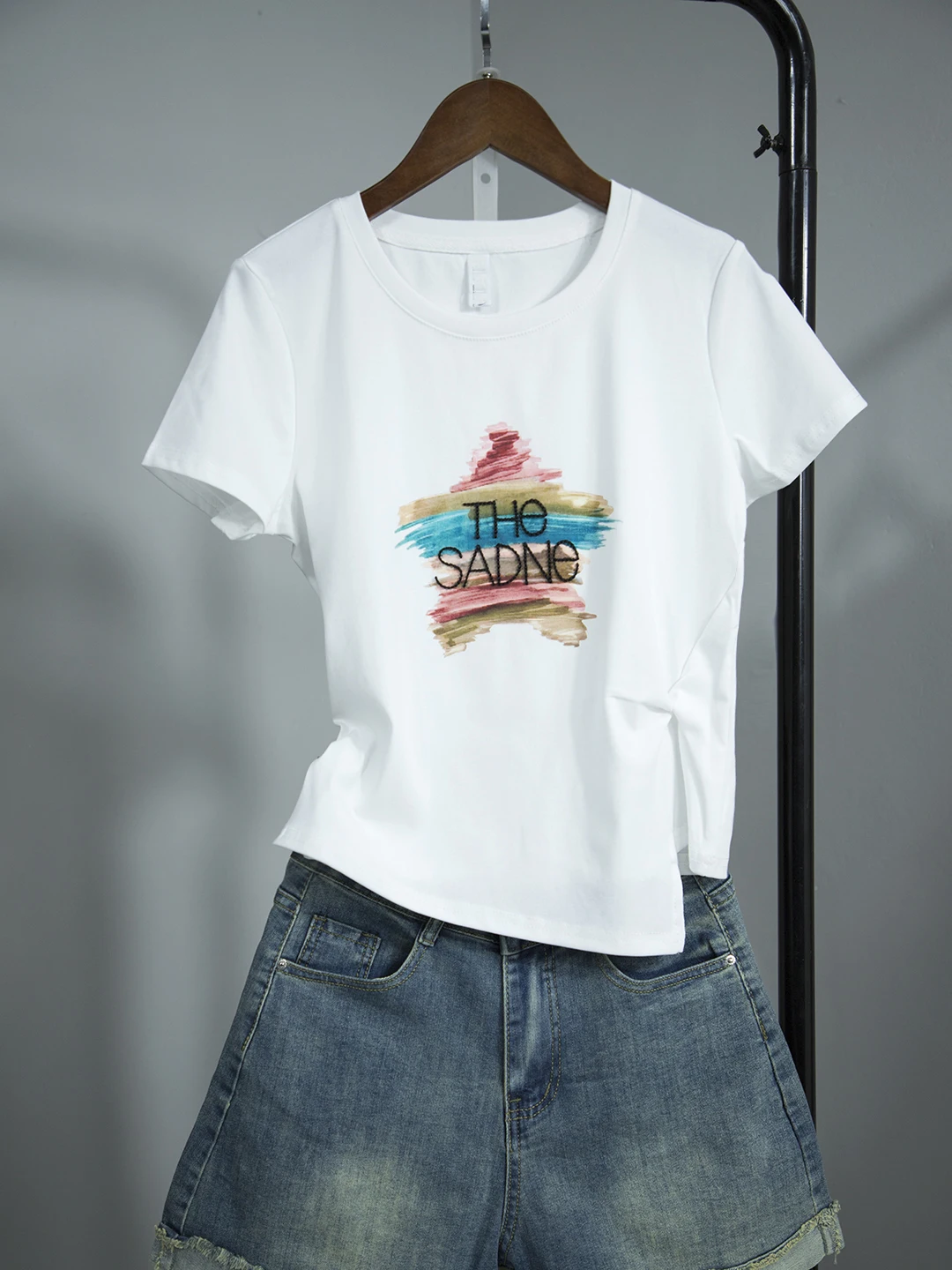 Футболка с коротким рукавом и открытыми плечами милая Пряная белая рубашка