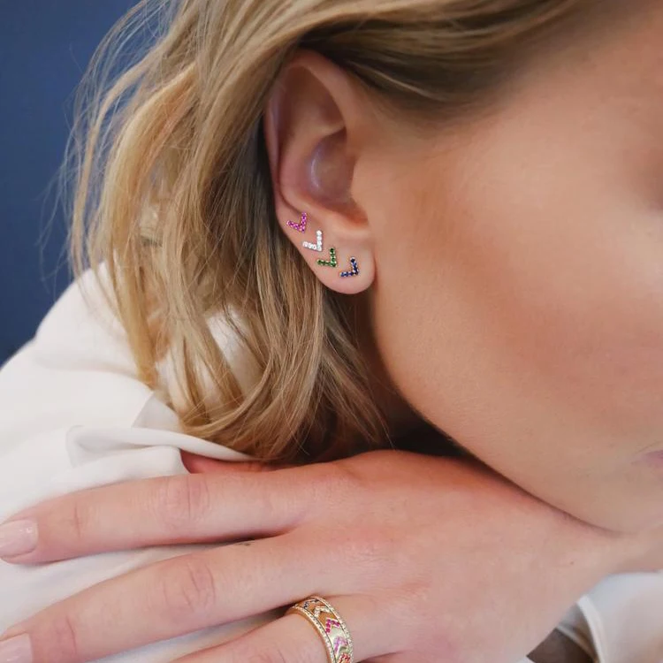 

Серьги-гвоздики серебряные с фианитами, красные, синие, зеленые, белые