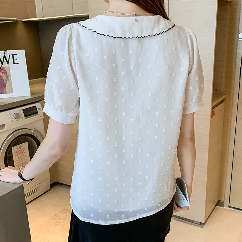 Женская шифоновая блузка с коротким рукавом и кукольным воротником модель F442 2024