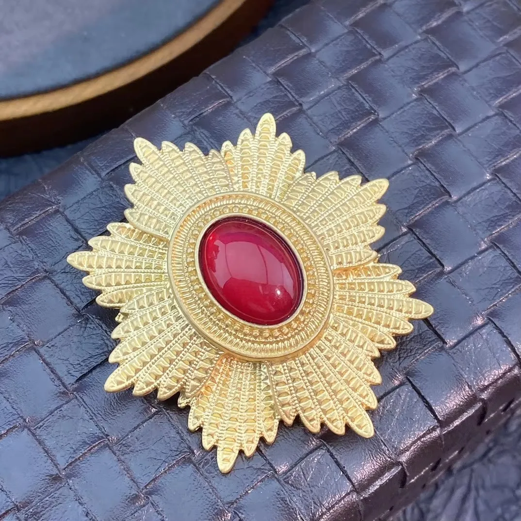 Красная стеклянная брошь shmik