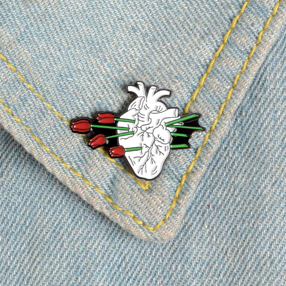 

Cartoon Badges Rose Friends Heart Enamel Pin Women's Brooch Christmas Lapel Pins New Year Gift Jewelry Fashion Accessories