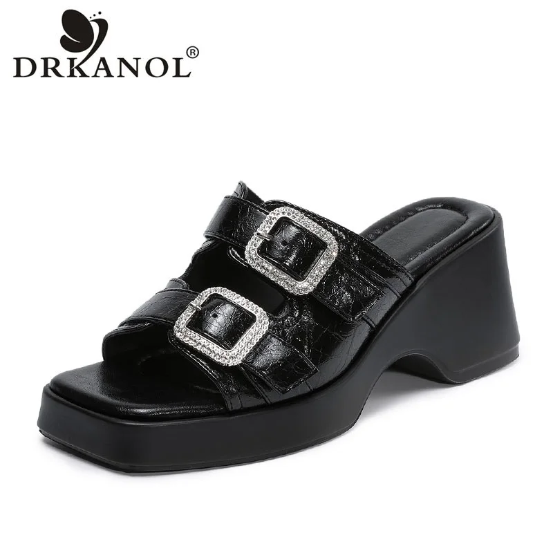 Фото Элегантные женские шлепанцы DRKANOL на платформе 7 см с увеличением роста, из натуральной кожи, на танкетке, с открытым носком, повседневные, со стразами №1