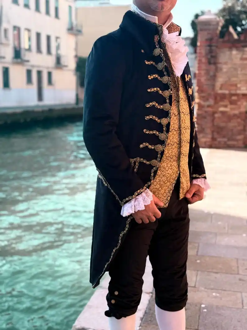 Исторический костюм 1700-х годов мужской 18-го века в викторианском стиле барокко