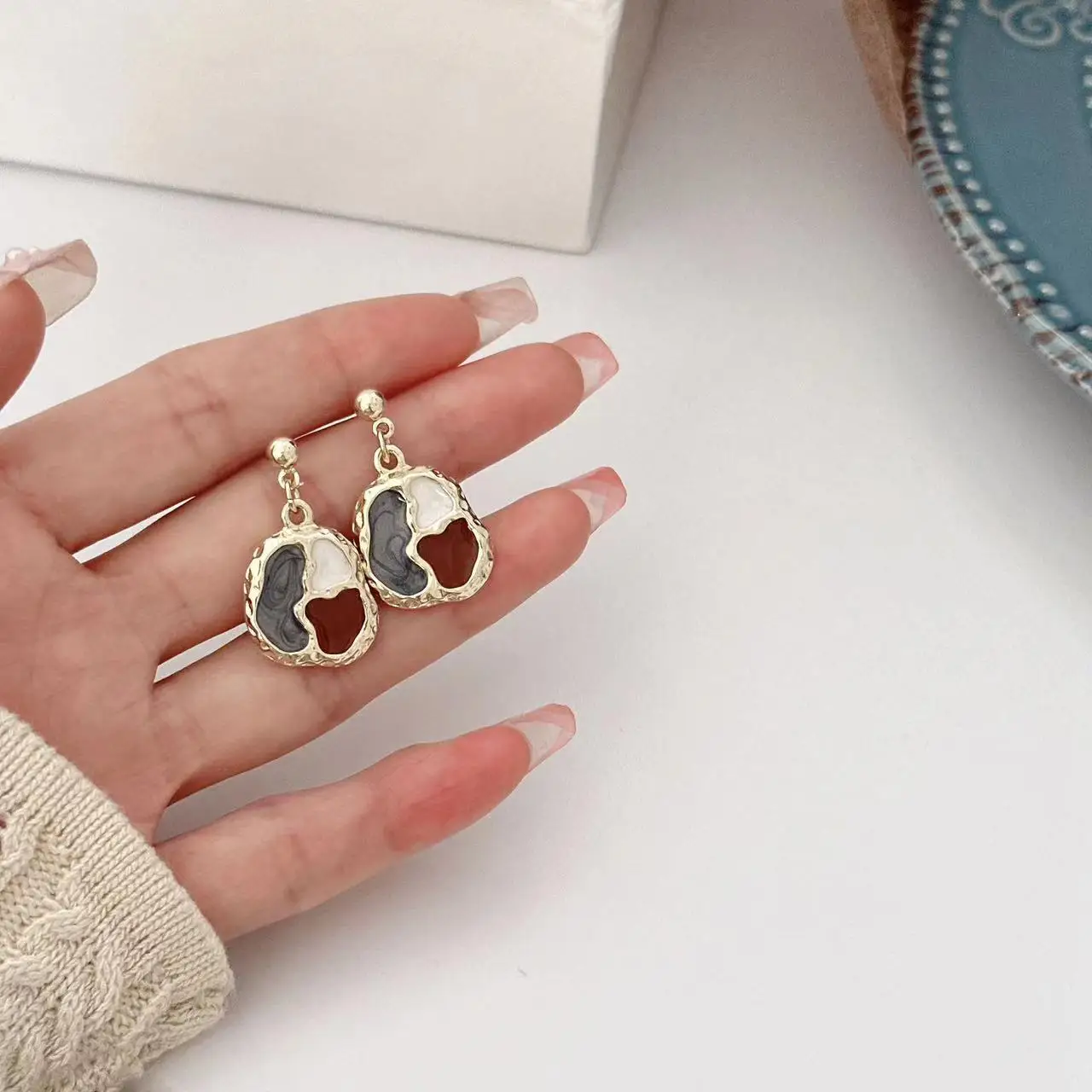 

Korean temperament simple retro color-blocking stud earring ear clips