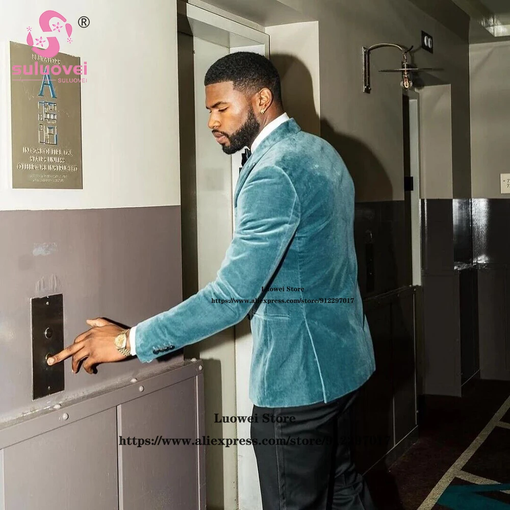 Рисунок 3 - Мужской бархатный костюм-смокинг