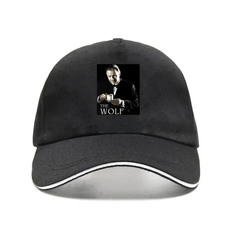 

Новая шляпа-Крикс Фи Квентин Тарантино с надписью «The Wof Adut»