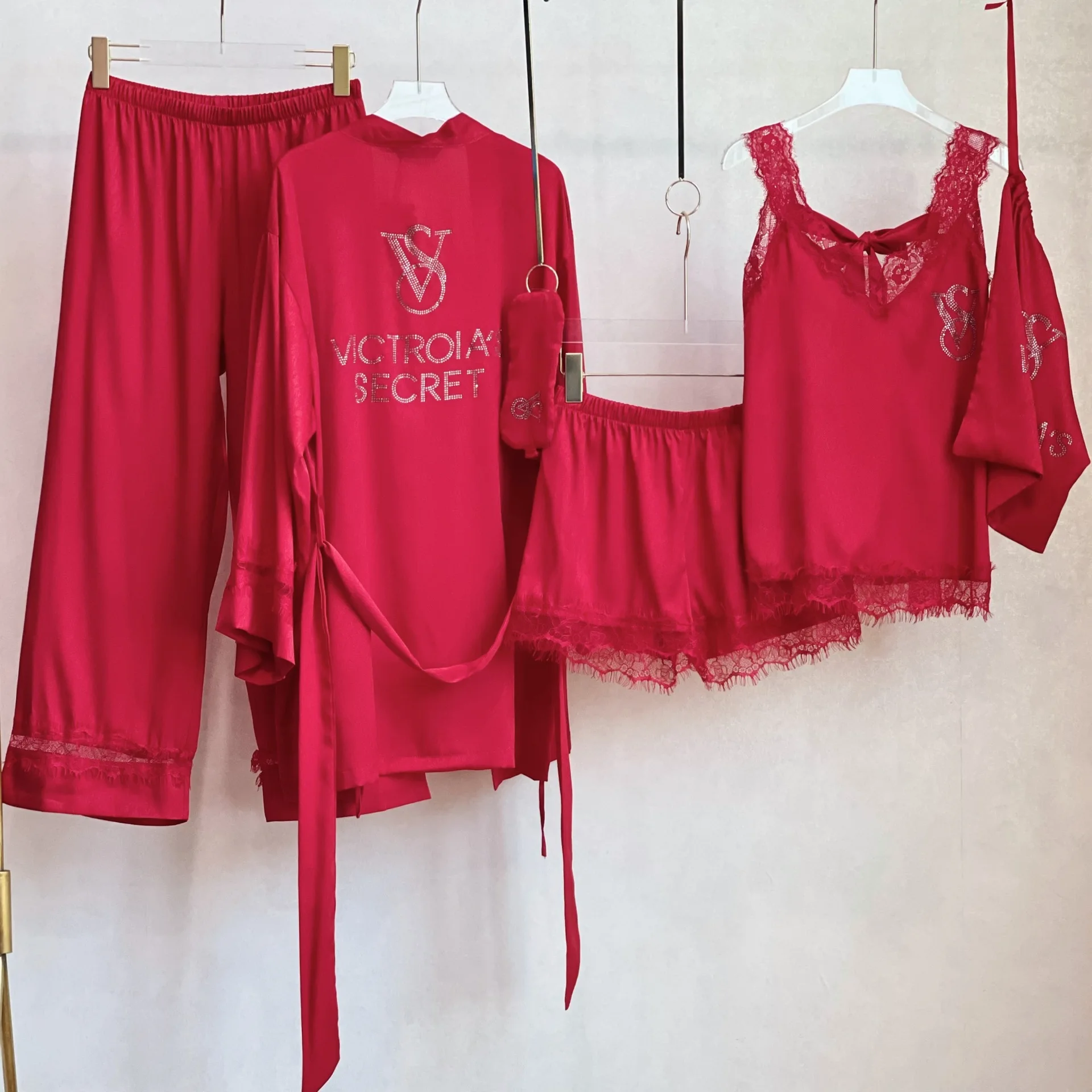 Пижамный комплект женский розового цвета в полоску нижнее белье халат домашняя
