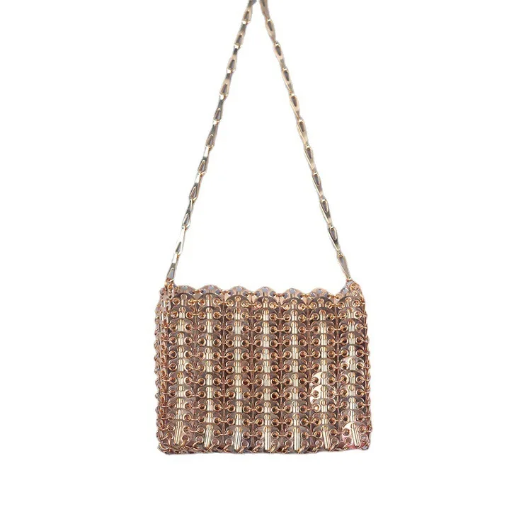 Маленькие сумочки от известного бренда на цепочке металлическая латунная сумка