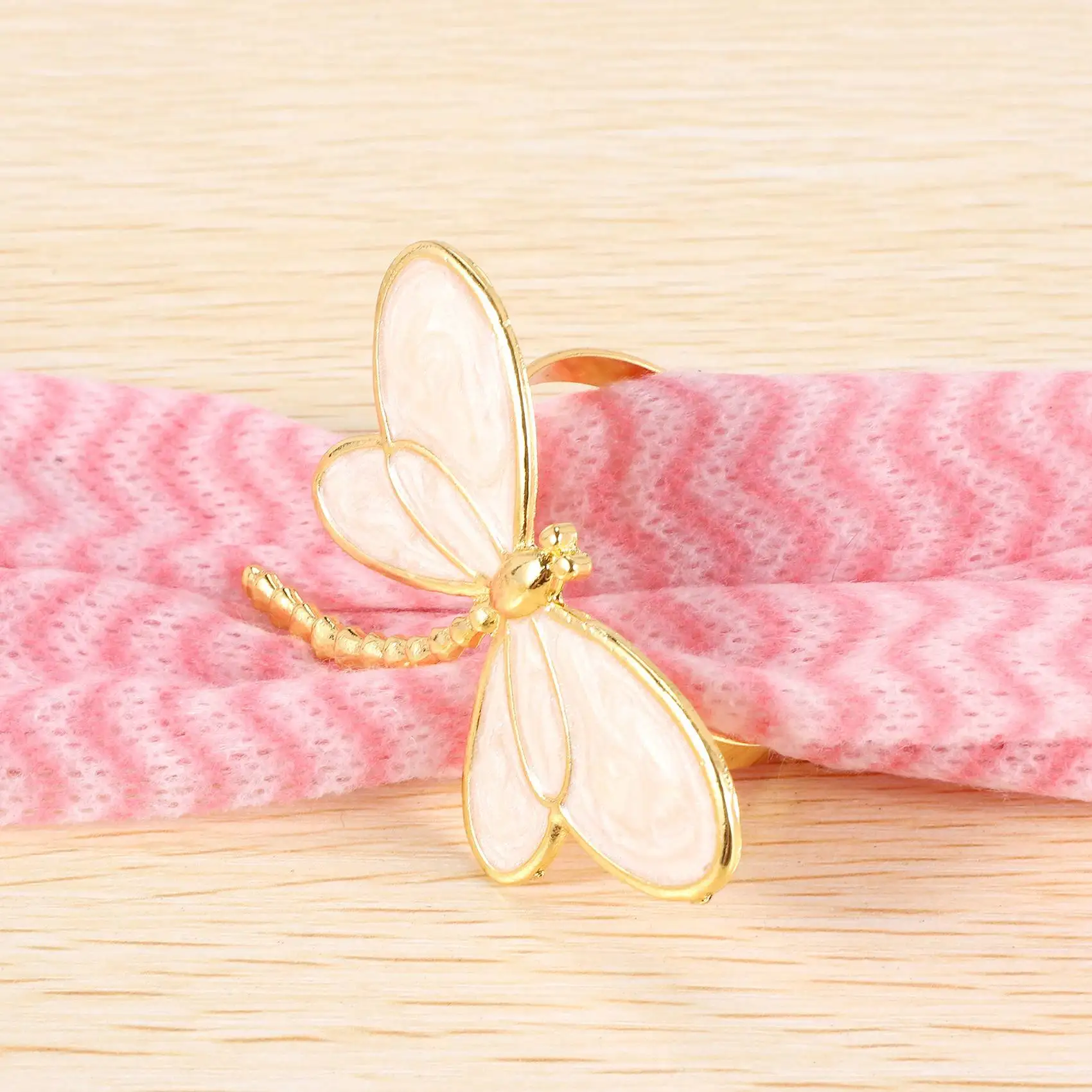 Набор из 4 предметов золотистый держатель стрекозы используется для свадебного