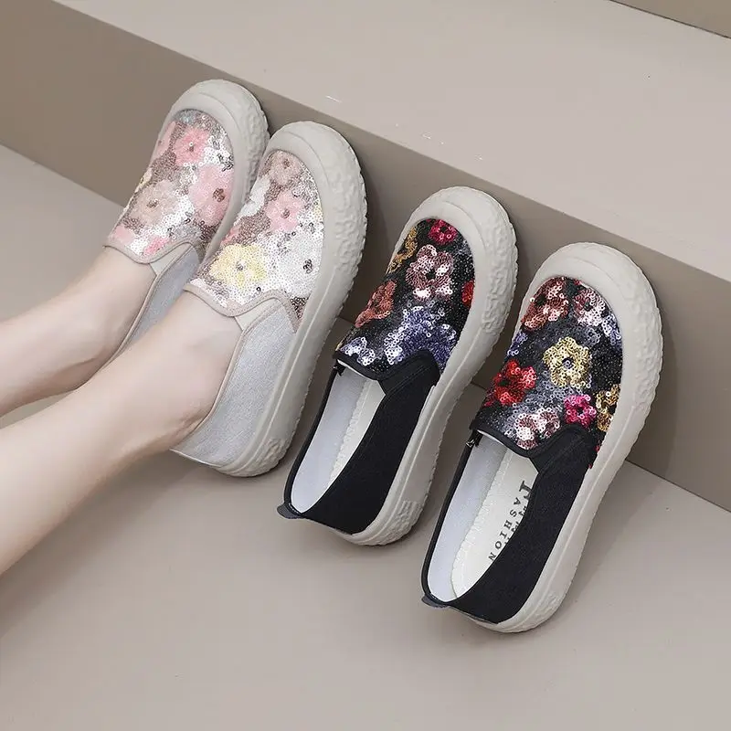 Блестящая женская обувь с цветочным рисунком