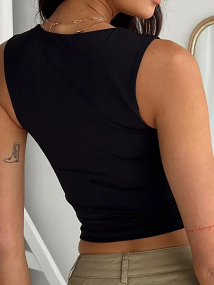 Кроп-топ с воротником без рукавов