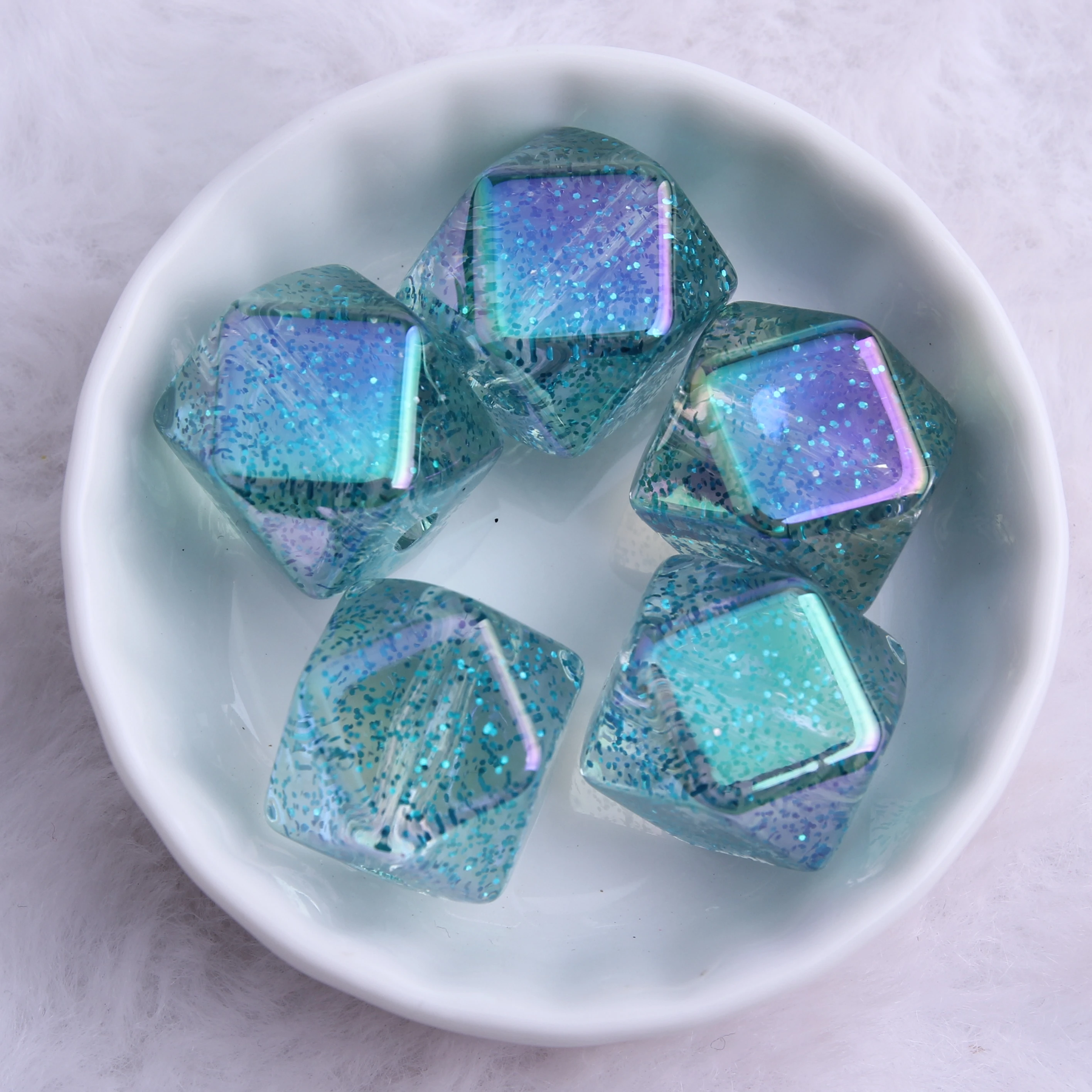 Оптовая продажа дешевые акриловые блестящие бусины OYKZA для детского ожерелья