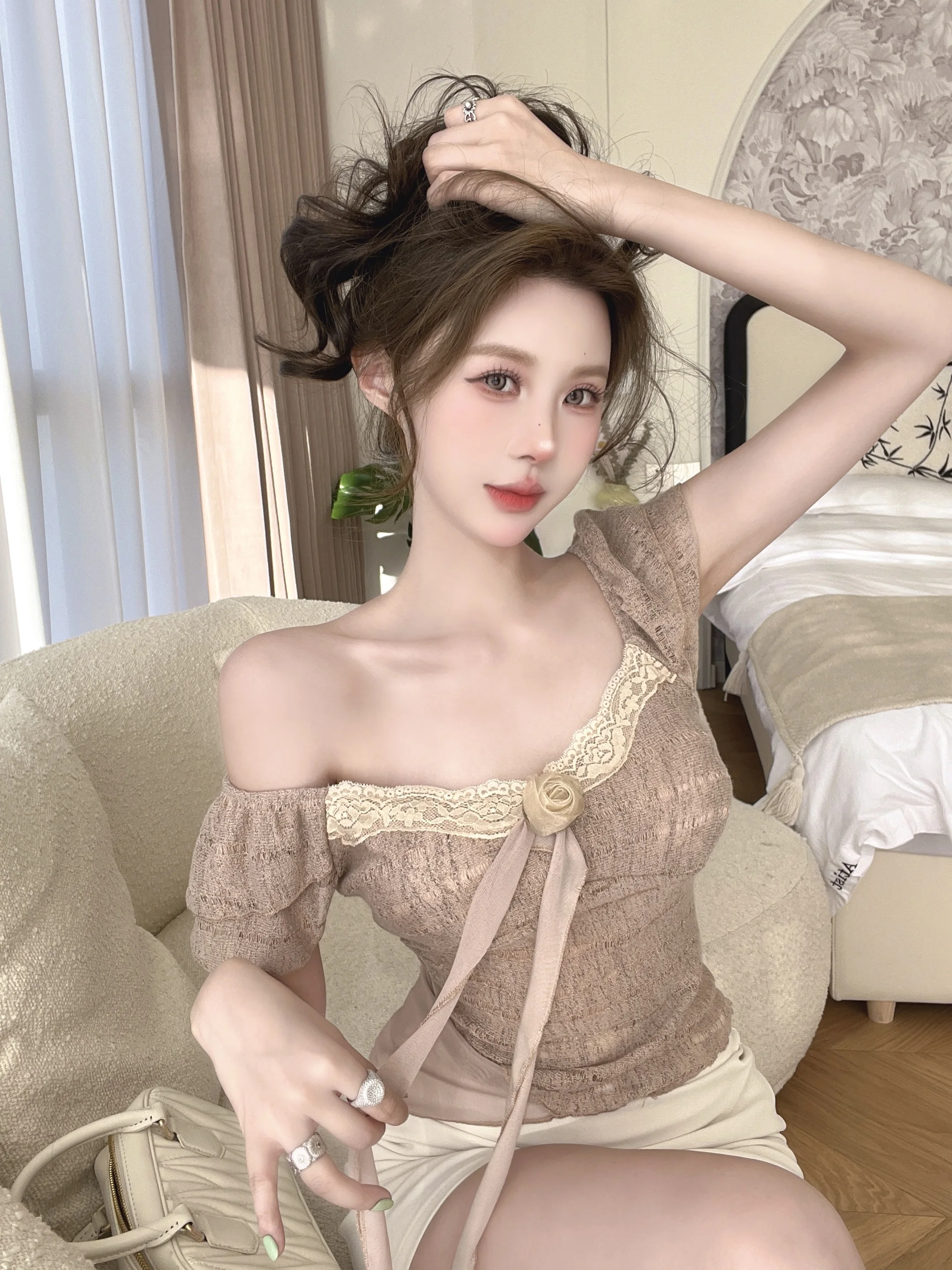 Кружевная блузка с французским вырезом и цветочным принтом женская летняя милая