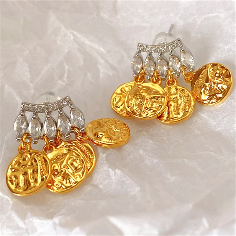 

Retro color contrast portrait gold coin pendant female earrings micro zirconium Earrings for cocktail parties
