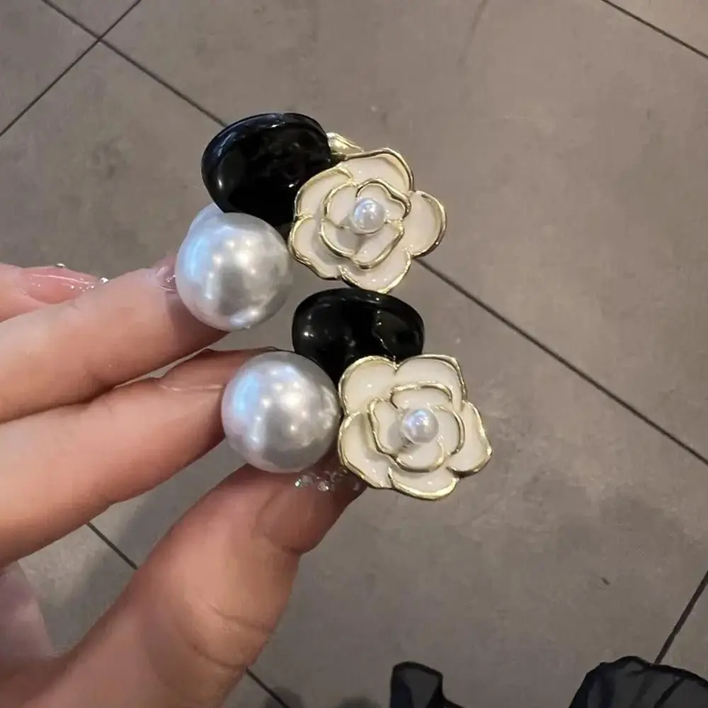 

Mini Small Hair Claw Floral Camellia Imitation Pearl Hair Clips for Women Fashion Side Clip Ponytail Clip Barrettes