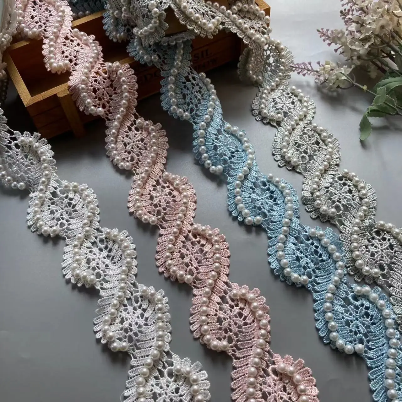 

10pcs/lot Pearl Flower Organza Embroidery Fabric Lace Patch Trim Ribbon Clothes 3D Beading Flower Wedding Dress Applique 5.5cm