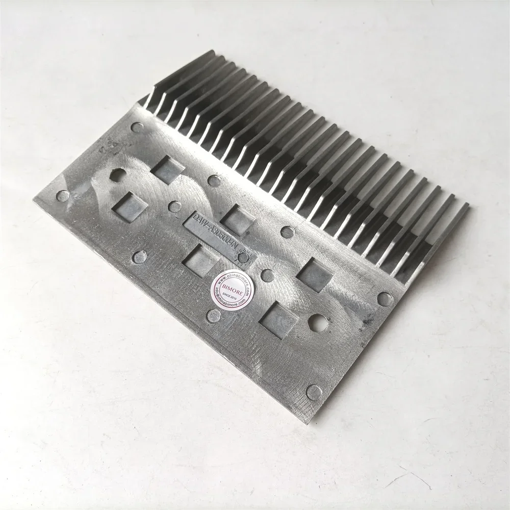 1 лот SFR 247416 Гребень для эскалатора Алюминий 22T DAW-A 305004 N Матовая поверхность L199мм Ш