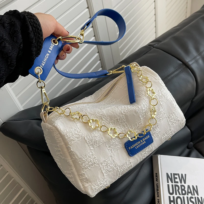 

This year's popular bag women's summer 2023 new Messenger bag niche design explosive style texture chain shoulder pillow bag