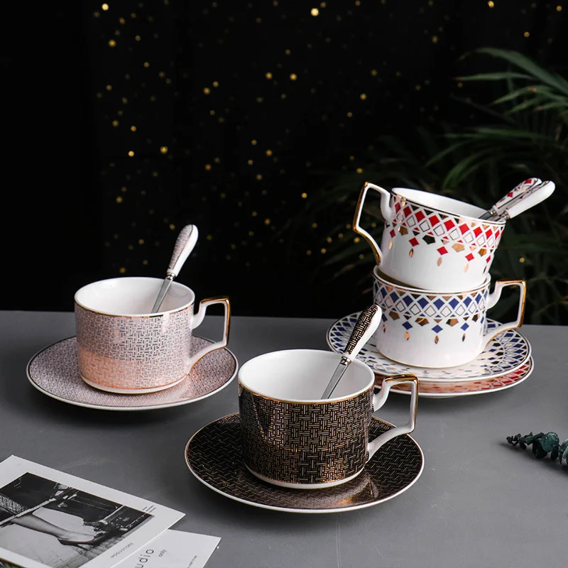 Маленькая Роскошная керамическая кофейная чашка и блюдце в европейском стиле