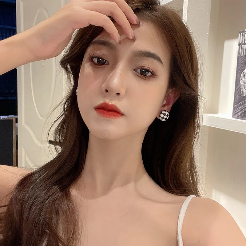 

French Houndstooth Geometric Square Stud Earrings Retro Cloth Design Elegant Autumn Winter Women Earrings Jewelry Classic Gift