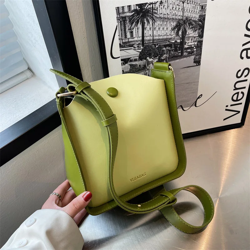 

Простая миниатюрная дамская сумка через плечо с клапаном, высококачественные кожаные сумки на плечо для женщин, 2022, модные роскошные женски...