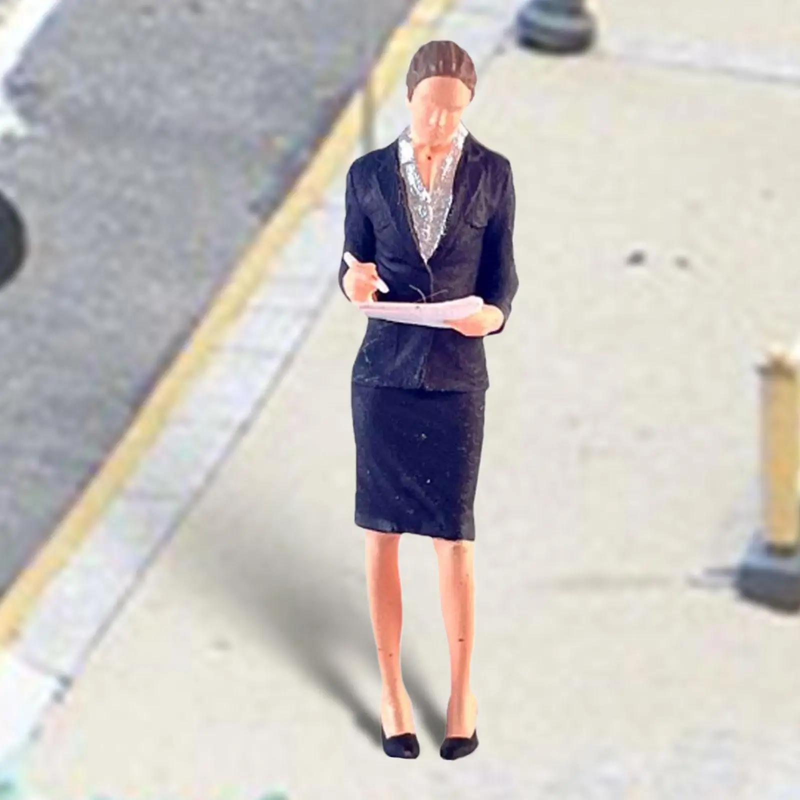 Фигурка женщины секретаря в масштабе 1:64 сказочный сад коллекция Диона пейзаж