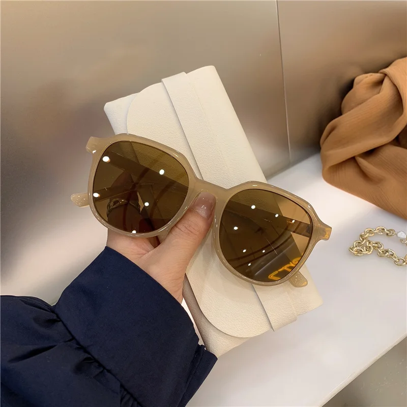 Очки солнцезащитные женские в круглой оправе модные яркие винтажные для туризма