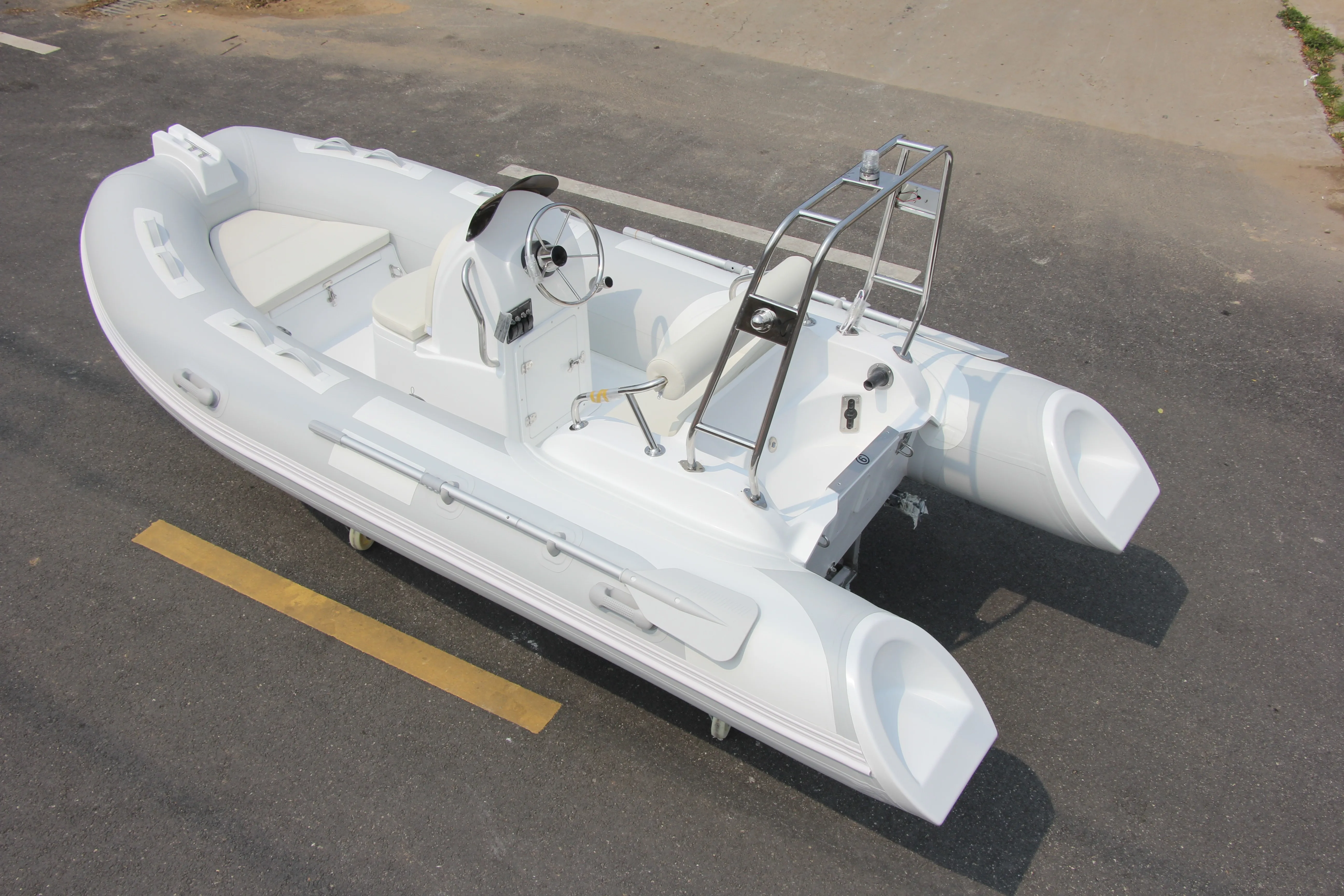 Новая роскошная напольная надувная спасательная лодка из стекловолокна RIB с