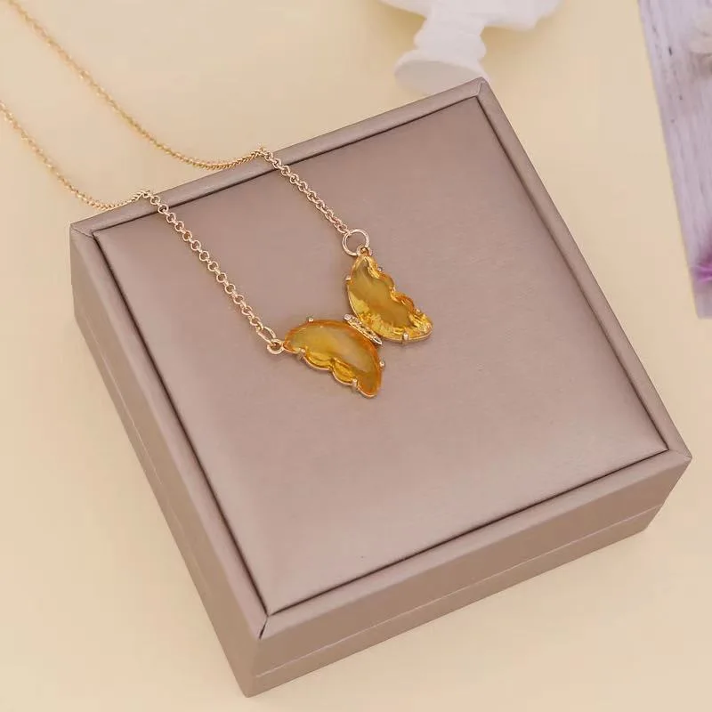 

European and American White Glass Butterfly Collarbone Chain High Quality Transparent Luxury Pendant Attends Banquet Jewelry