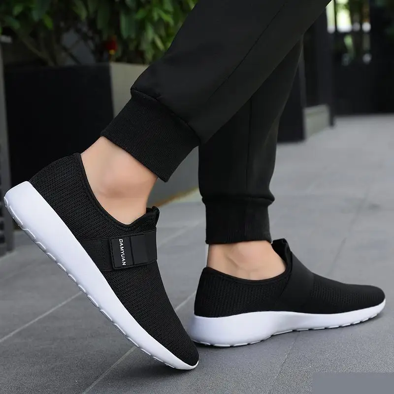 

Men Lightweight Slip-on Athletics Running Shoes Outdoor Mesh Breathable Soft Casual Sneakers Male Non-slip Sport Walking Shoes