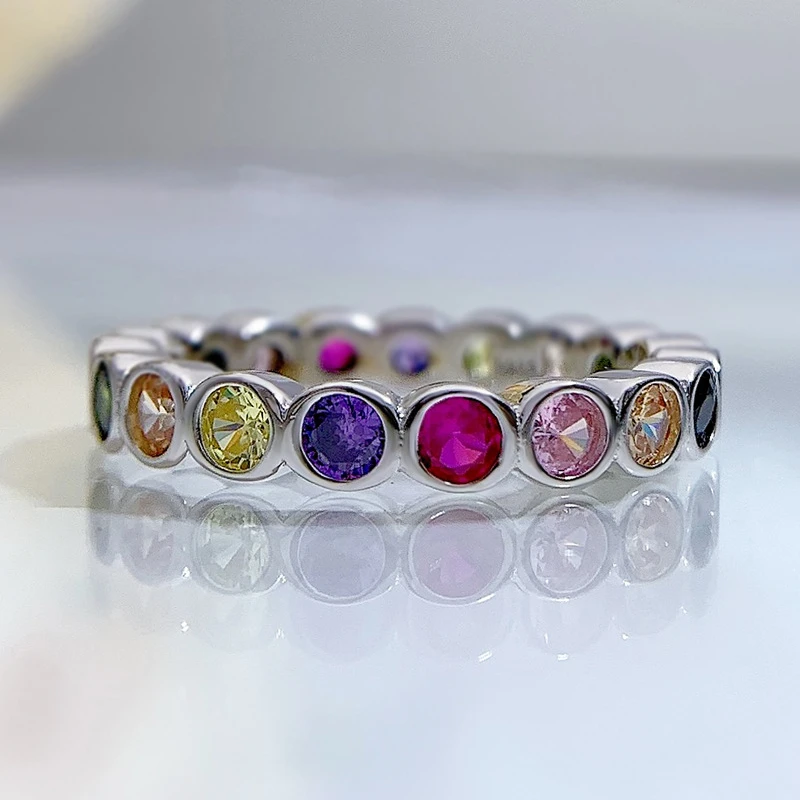 Женское кольцо из серебра с муассанитом бриллиантами