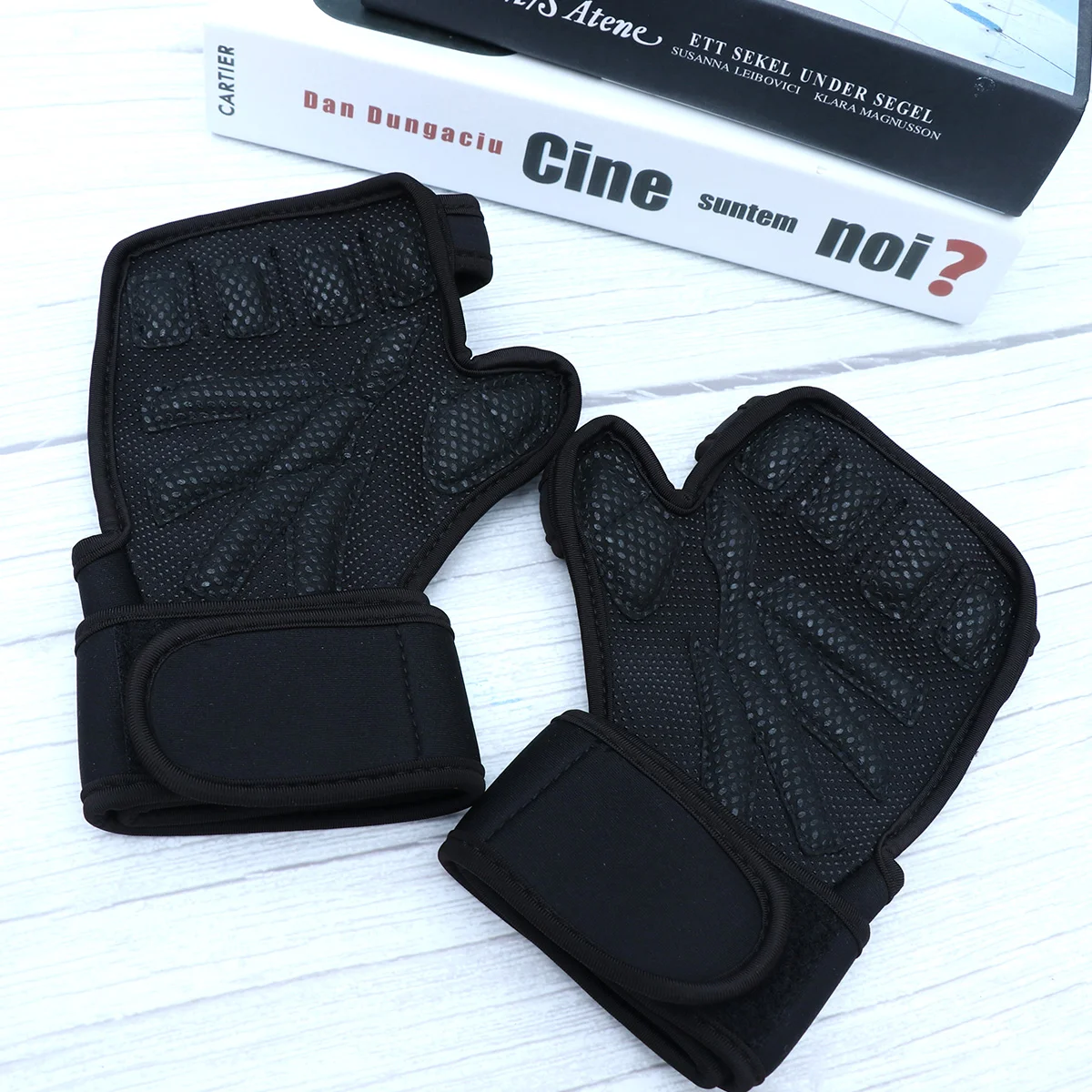 

1 Pair Weightlifting Finger Anti- skid for Men Padding to Avoid Calluses Fitness Gym ( Black, )