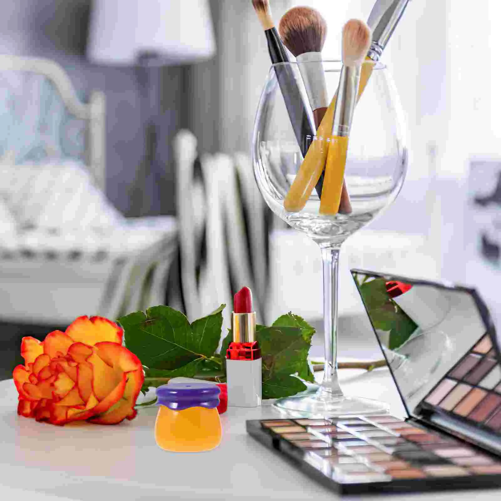 

Small Lip Balm Jar Refillable Jar Empty Cream Container with Spoon Lotion Jar(6g)