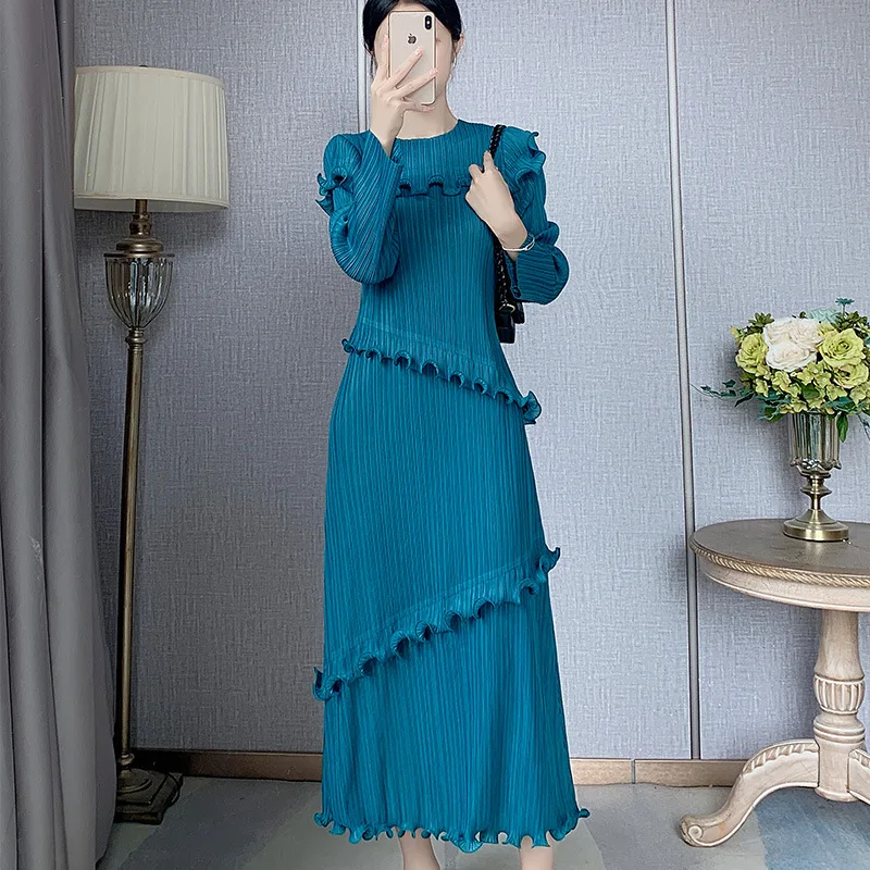 

Женское прямое плиссированное платье, однотонное платье с круглым вырезом и оборками по краям, лето 2023