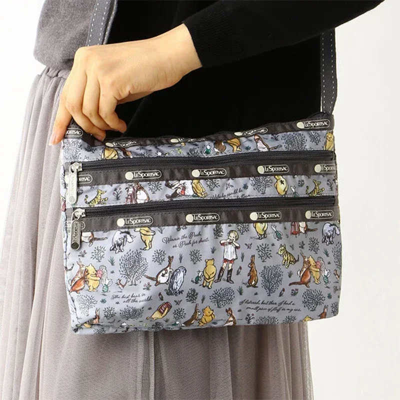 Сумка-мессенджер Lesportsacs 3352 кролик Питер Снупи Микки Маус 19*5*28 см трехслойная