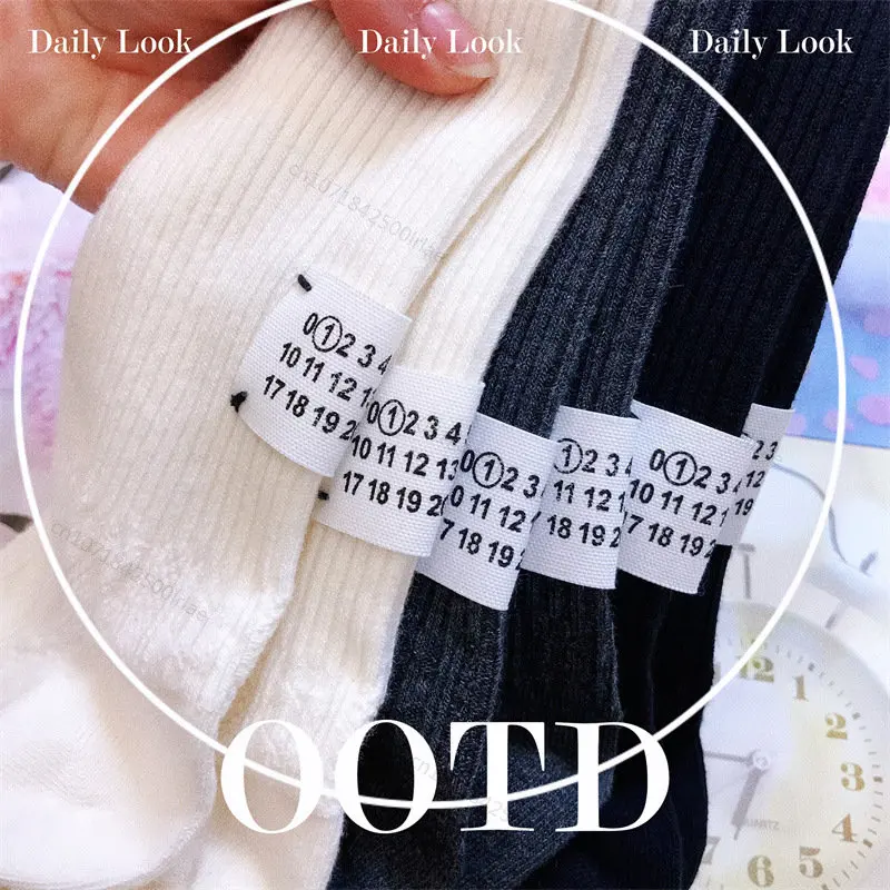 

Maison Margiela Socks Men Women Fashion 22SS MM6 Women's Calendar Cloth Label Calf Thread Stack Outside Wear Knee-high Sock