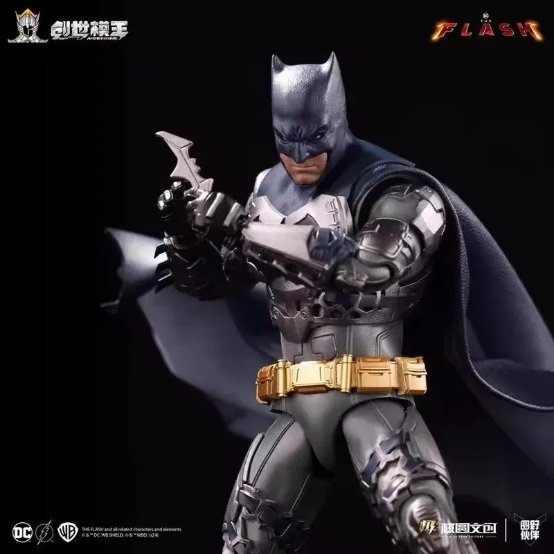 Фото Modoking The Flash 1/12 Костюм Бэтмена Бен Аффлека Мотоцикл Бэтмобиль Сборка Экшн-игрушка Подарочная фигурка Коллекционная в наличии №4