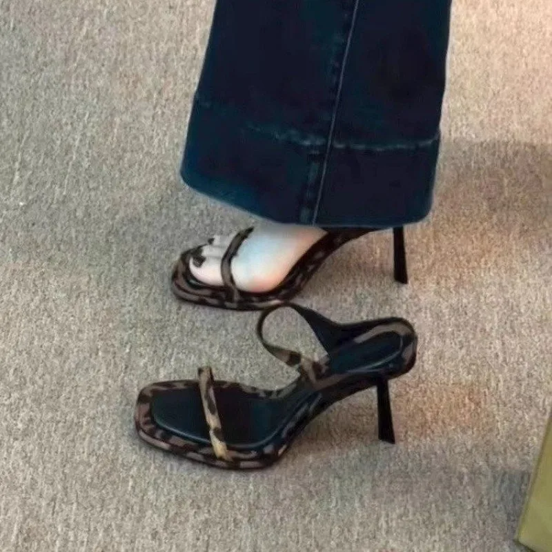 Туфли женские с ремешком на пятке высокий каблук Леопардовый принт классические