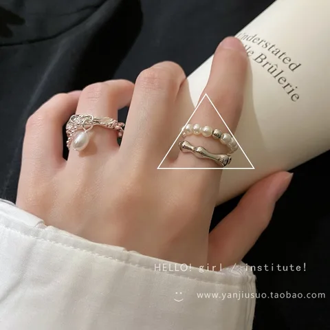 Женское кольцо с жемчугом и цепочкой