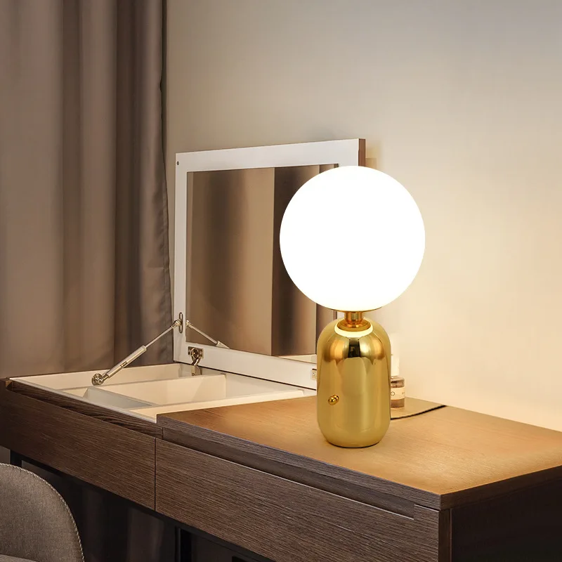 

Postmodern Glass Round Ball Table Lamp for Home Living Room Bedroom Study Hotels Decor Lighting Desk Lamp Lampada Da Tavolo