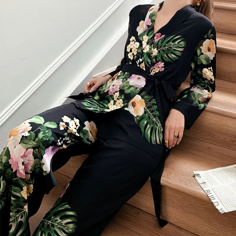 

Пижамный комплект Женский атласный с длинным рукавом и V-образным вырезом