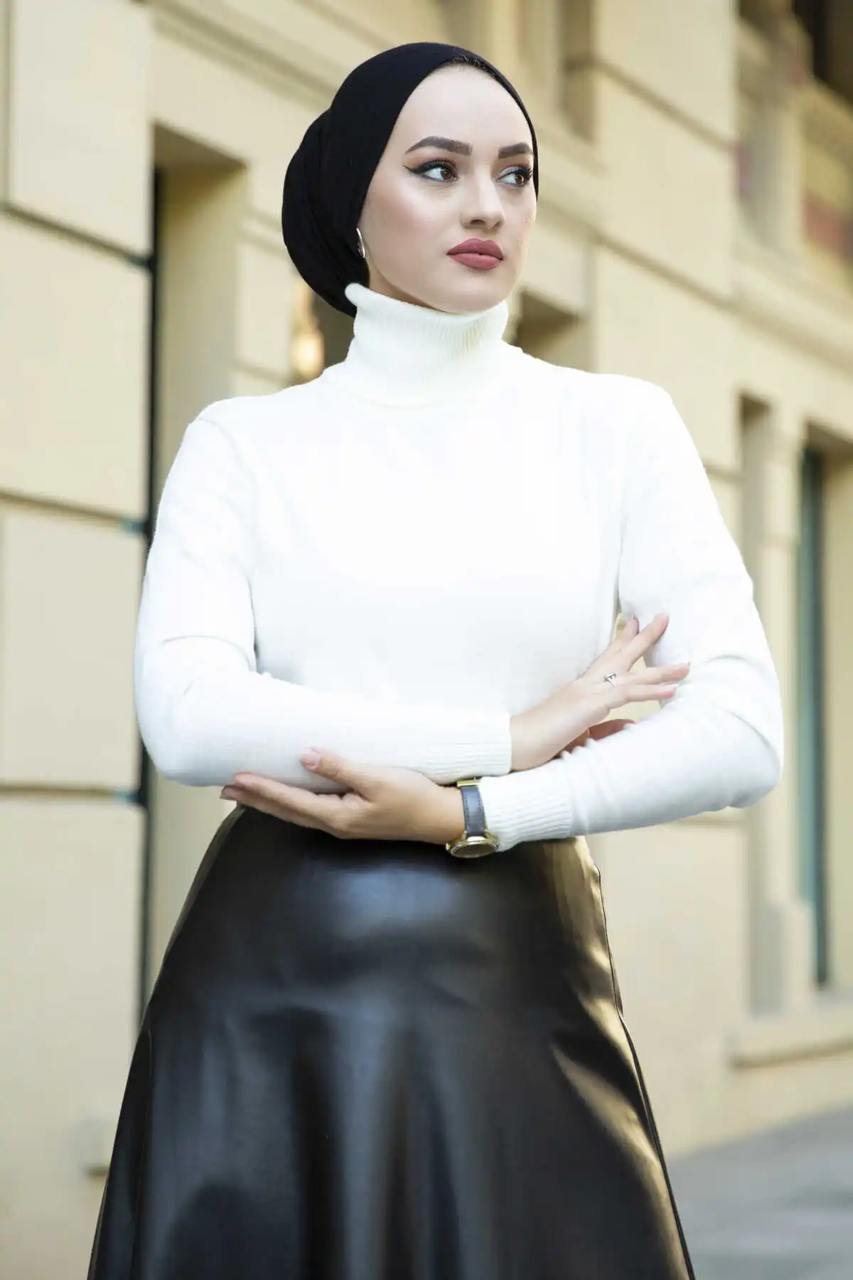 -Трикотажный свитер для хиджаба бежевого цвета