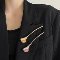 Металлическая брошь с листьями гинкго