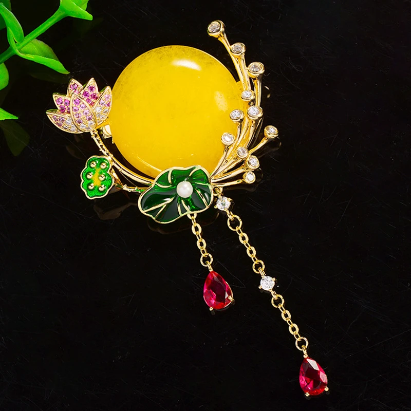 

Luxury Zircon Copper Women Brooches Lotus Imitation Beeswax High-end Tassel Flower Brooch Cheongsam Jacket Pin Accessories Gift