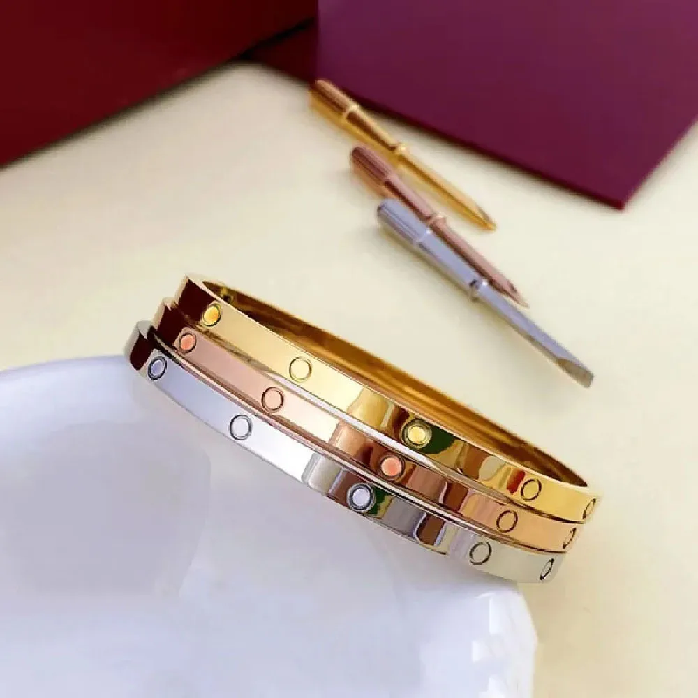 

Оригинальный процесс гальванического покрытия 18K для высококачественных браслетов, ювелирных изделий для пары браслетов, которые не изменят цвет