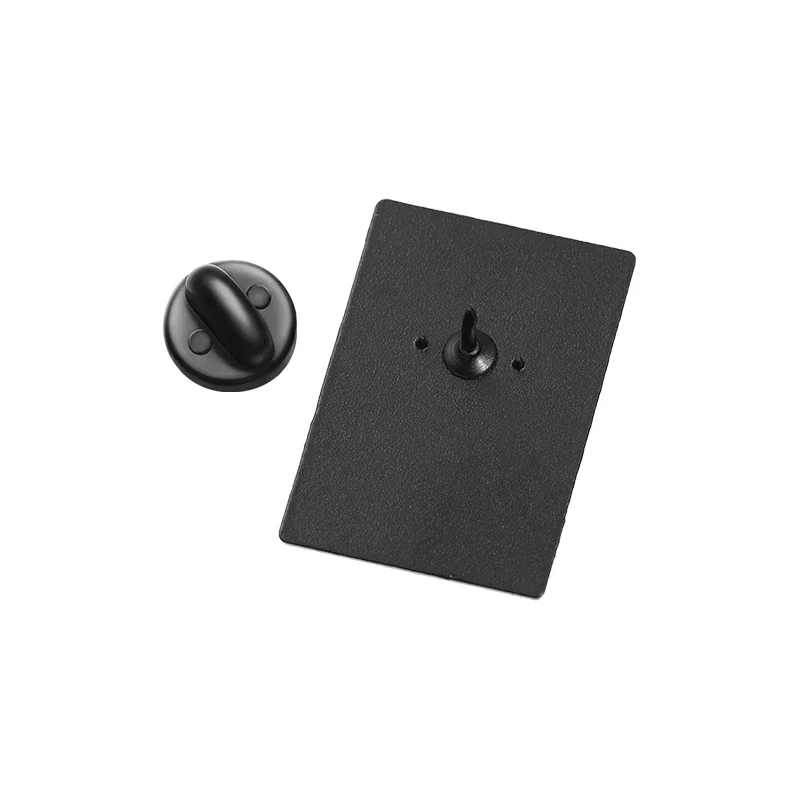 Металлическая брошь с эмалью в виде черепа