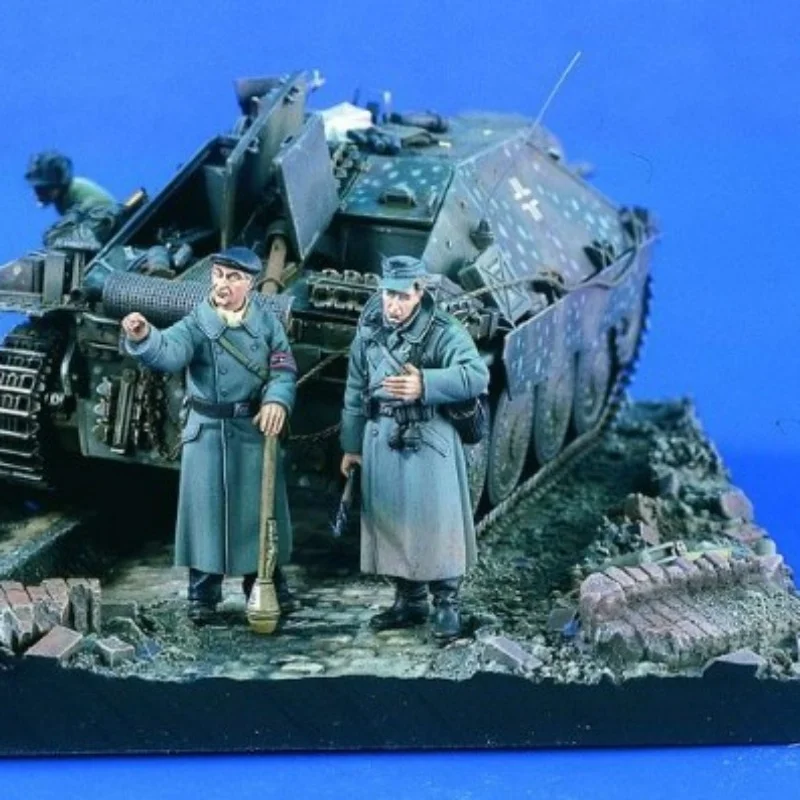 

1:35 resin assembled model scene layout World War II model 2 figures are unpainted (scene not included)