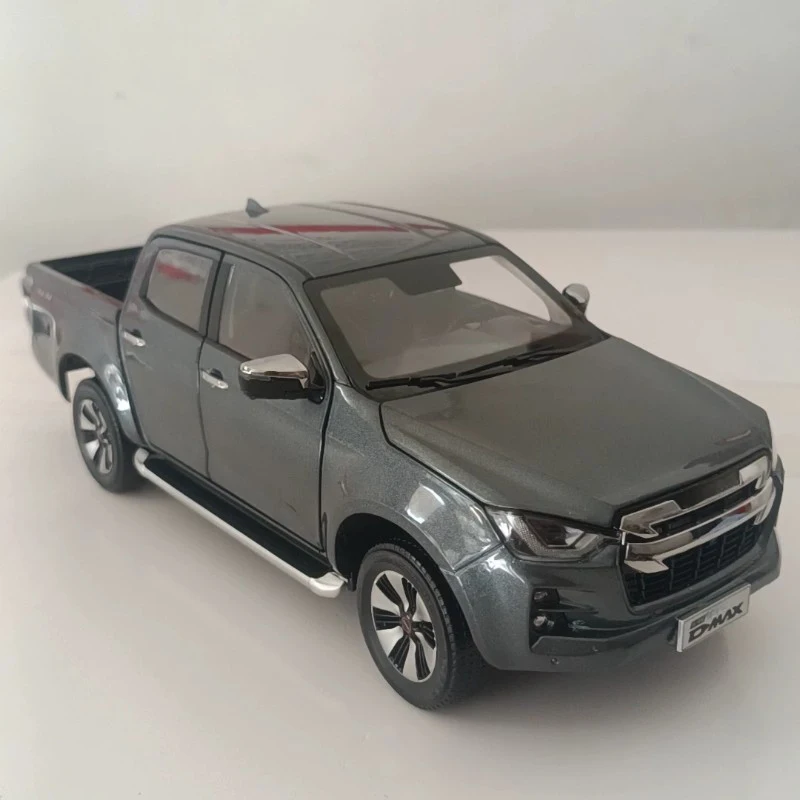 Фото Металлическая литая модель DMAX, имитационная модель автомобиля D-MAX из сплава, украшение для пикапа V-CROSS, подарок для мальчика, коллекционный предмет для взрослых, 2023, 1:18 №5